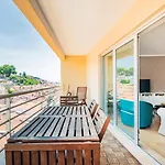Vibrant Liberdade Living